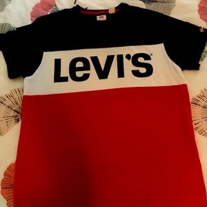 Original LEVI’S T-shirt!! Like a new! Free smoke